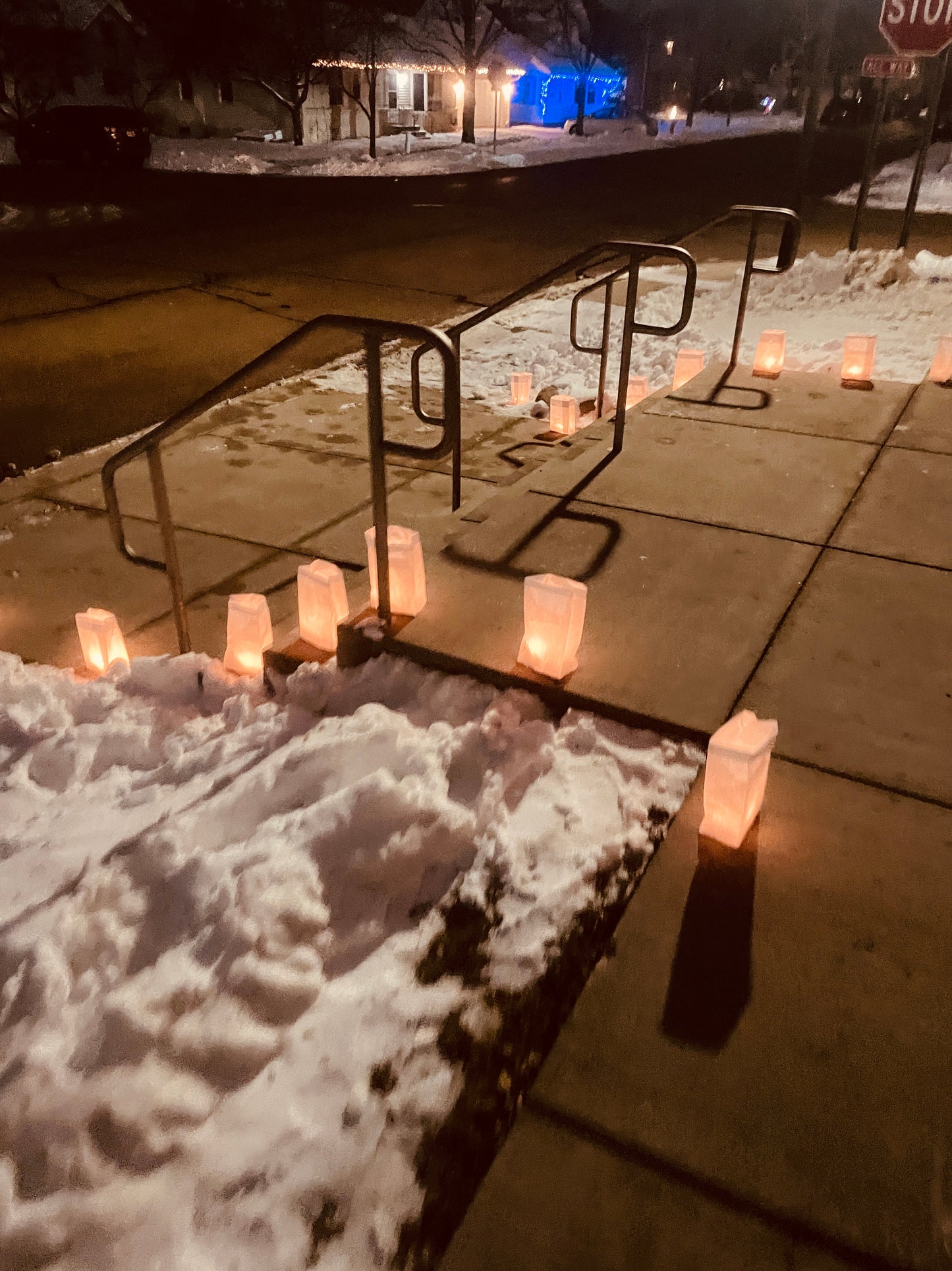 10 Christmas Eve Luminaries